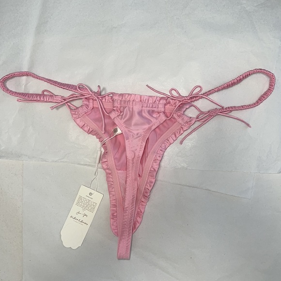 (XL) FOR LOVE & LEMONS
Everyday Thong Panty - Picture 7 of 14